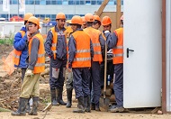 На российских стройках не хватает 2 млн трудовых мигрантов 