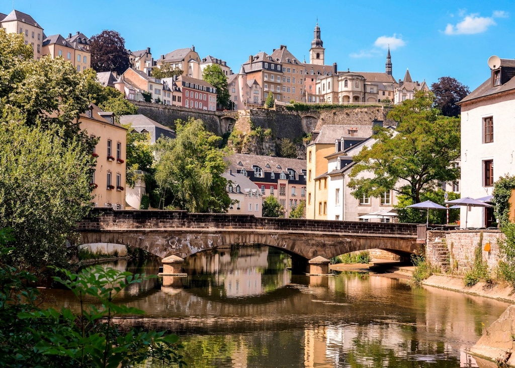 15981511-bridge-over-the-alzette-river-grund-luxembourg-city.jpg