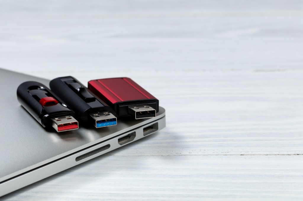 buying_usb_flash_drives.jpeg
