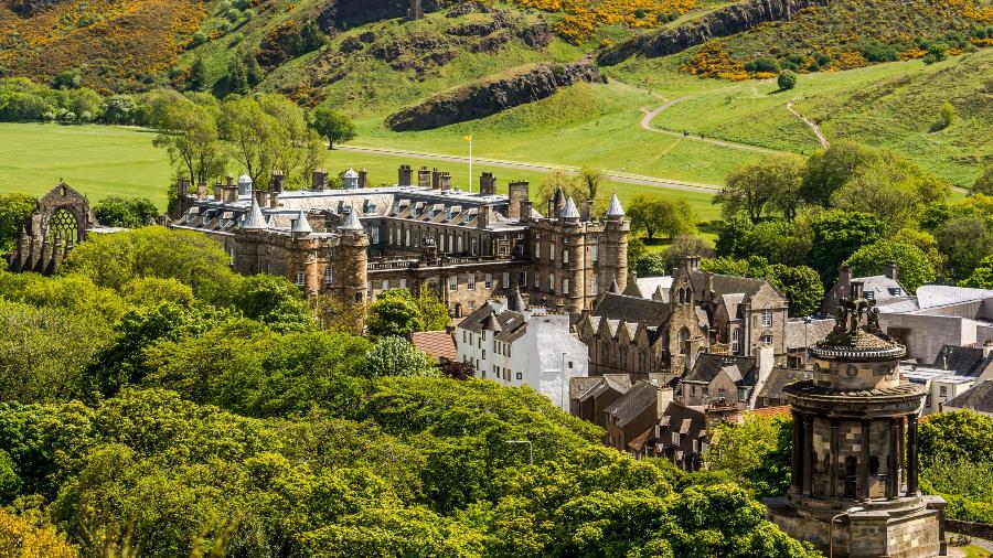 Holyroodhouse-Palace.jpg